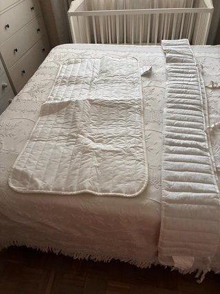 Cuna Ikea HENSVIK Blanca con accesorios. Impecable