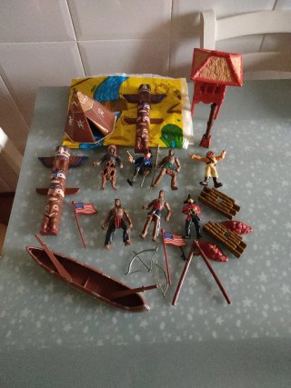 Lote Figuras Indios Americanos y Accesorios