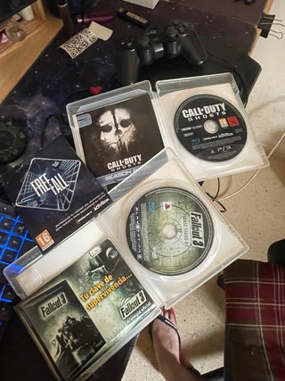 PS3 Super Slim 500GB + Mando + 2 Juegos