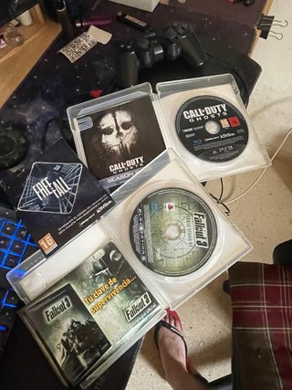 PS3 Super Slim 500GB + Mando + 2 Juegos