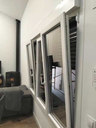 Ventana Kömmerling PVC 3 hojas + persiana