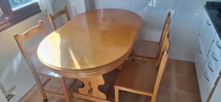 Mesa de comedor de madera