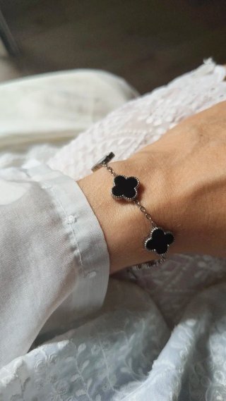 Pulsera y collar trébol negro y plata