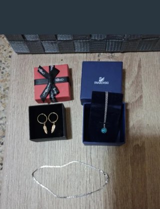 Scatole di stoccaggio + Orologio + Armadi e altro