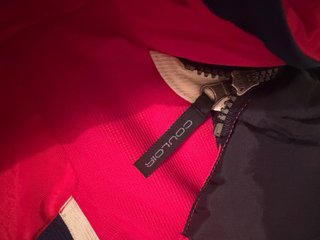 Anorak Rojo y Azul