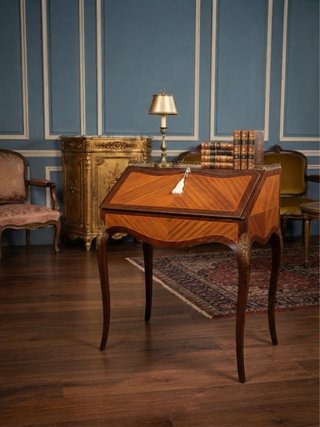 Escritorio antiguo de madera