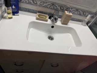 Mueble de baño con lavabo (espejo ya vendido)