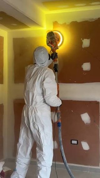 Pintor con Pistola Airless