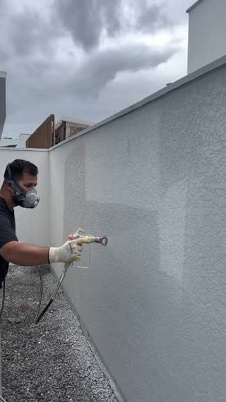 Pintor con Pistola Airless