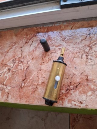 Reclamo de caza metálico