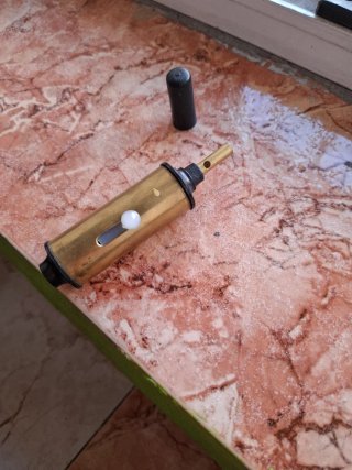 Reclamo de caza metálico