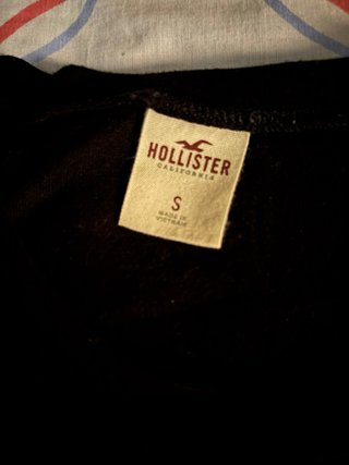 Camiseta Hollister Negra con Estampado