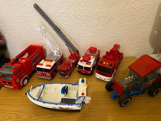 Lote de Juguetes de Bomberos y Barco