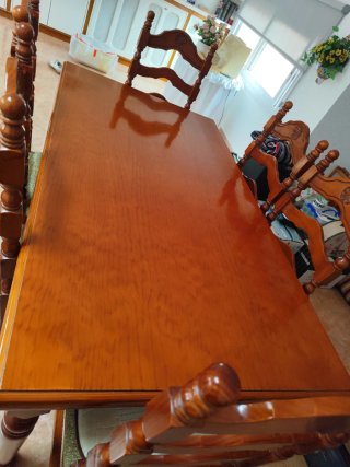 Mesa Extensible, 6 Sillas y Trinchante Rústicos
