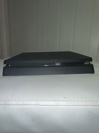 PlayStation 4 Slim + Controller + 7 Giochi PS4