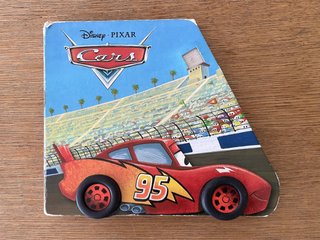 Cars. Mate. Rayo McQueen. Libro de cartón ruedas