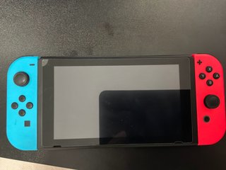 Nintendo Switch V2 con accesorios