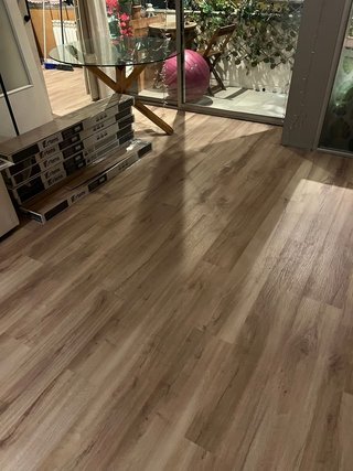 Instalación de parquet, puertas, suelo vinilico
