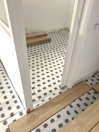 Instalación de parquet, puertas, suelo vinilico