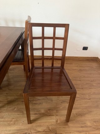 Mesa de comedor de madera con 6 sillas