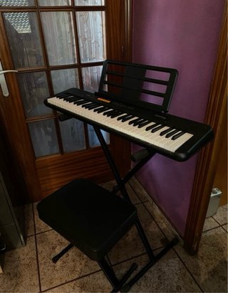 Teclado Casio con soporte, banqueta y artril