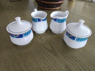 Juego azucarero y lecheras porcelana