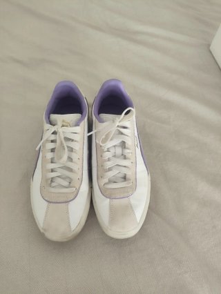 Zapatillas Puma Blancas y Moradas