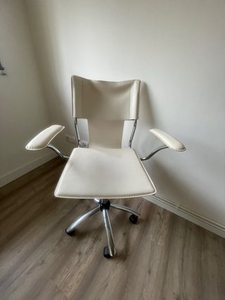 Silla de escritorio blanca