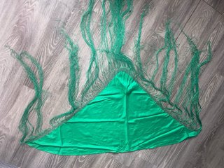 Mantoncillo mujer verde con flecos