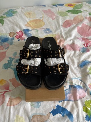 Sandalias Negras con Hebillas Talla 39