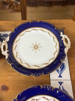 Vajilla Antigua de Porcelana Azul y Oro