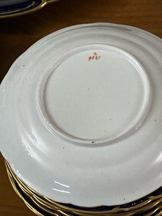 Vajilla Antigua de Porcelana Azul y Oro