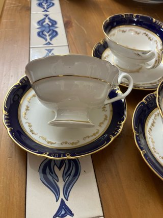 Vajilla Antigua de Porcelana Azul y Oro