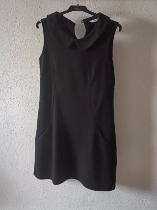 Vestido negro con cuello Peter Pan