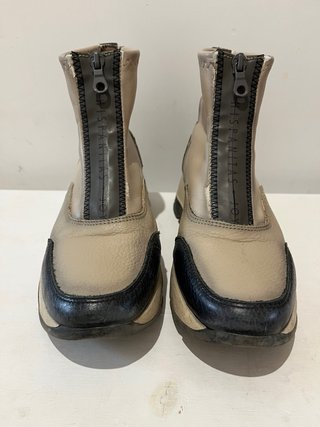 Botines Hispanitas Beige y Negro