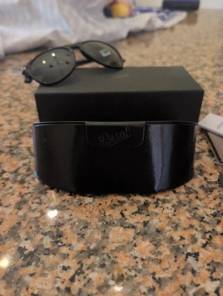 Gafas de Sol Persol Negras nuevas con etiquetas.