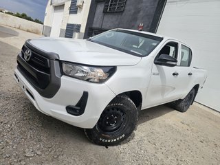 Toyota Hilux 2022 tel 662573991