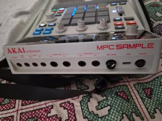 Akai MPC Sample + Maletín + SD + cargador de pared