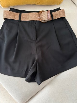 Shorts negros con cinturón