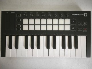 Novation Launchkey Mini MK3 Teclado MIDI