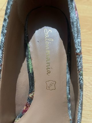 Tacones Salónmanía Gris Bordados Talla 37