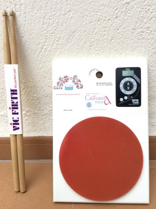 Set de Percusión: Pad, Metrónomo y Baquetas