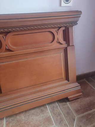 Cabezal de Cama de Madera Tallada