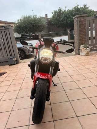 Ducati Monster 821 Roja
