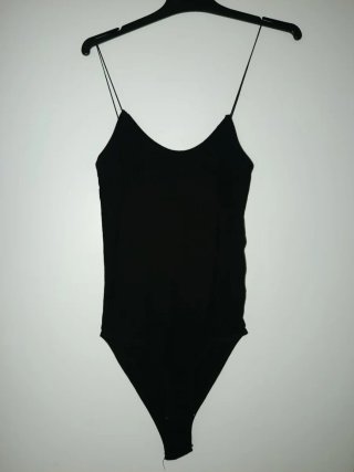 Body negro de tirantes finos