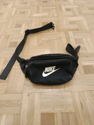 Riñonera Nike Negra