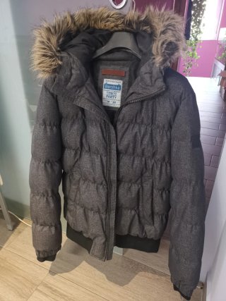 Plumas Bershka Gris Talla M