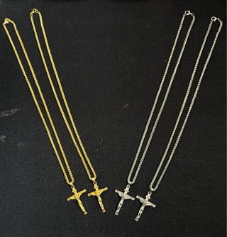 Conjunto de 4 Colares com Cruz
