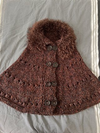 Poncho de lana marrón hecho a mano
