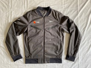 Sudadera Nike. Talla S. Gris